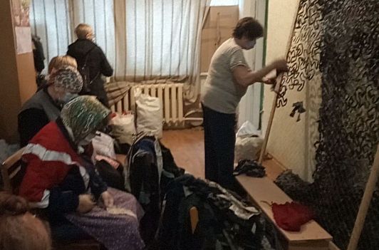 Ці чудові жіночки ще з 2014 р. плетуть маскувальні сітки